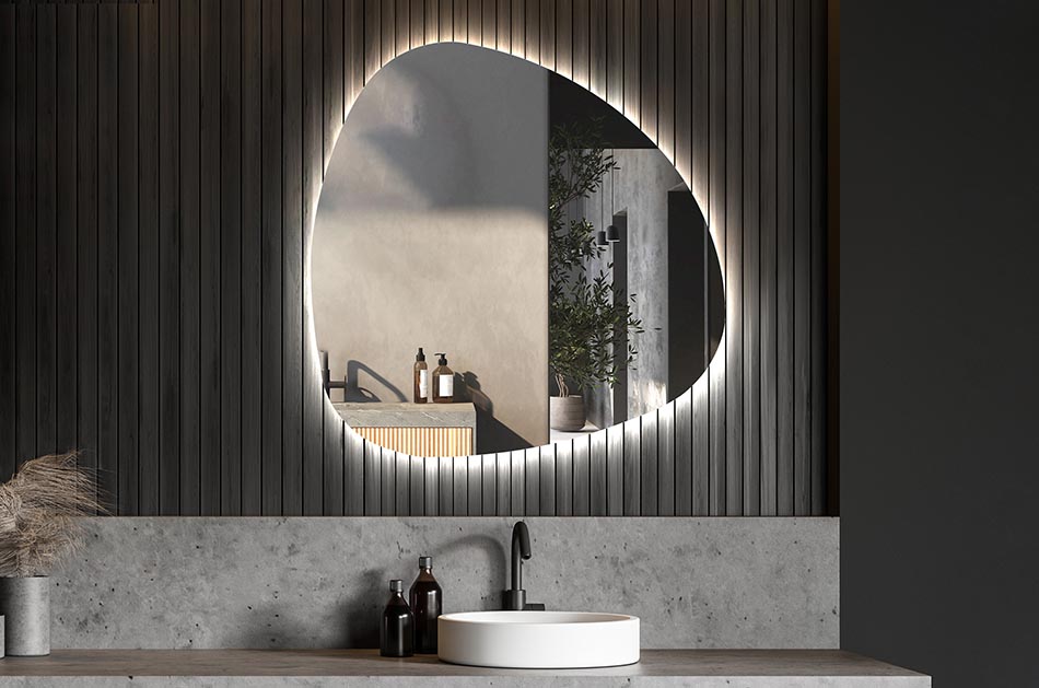 Nepravidelné zrcadlo s jemným ambientním podsvícením do elegantního interiéru | ARTFORMA