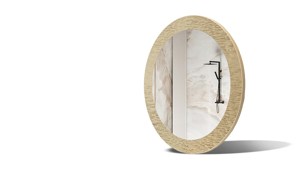 Zrcadlo v rámu s kovovou dekorací. Symbol moderní elegance